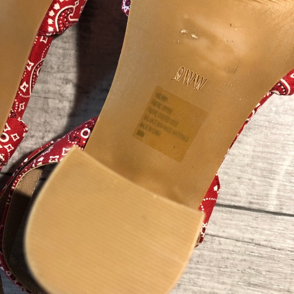 Torrid Red Bandana Print Chunky Cork Heels Ankle Buckle Size 9WW Women - Picture 11 of 16
